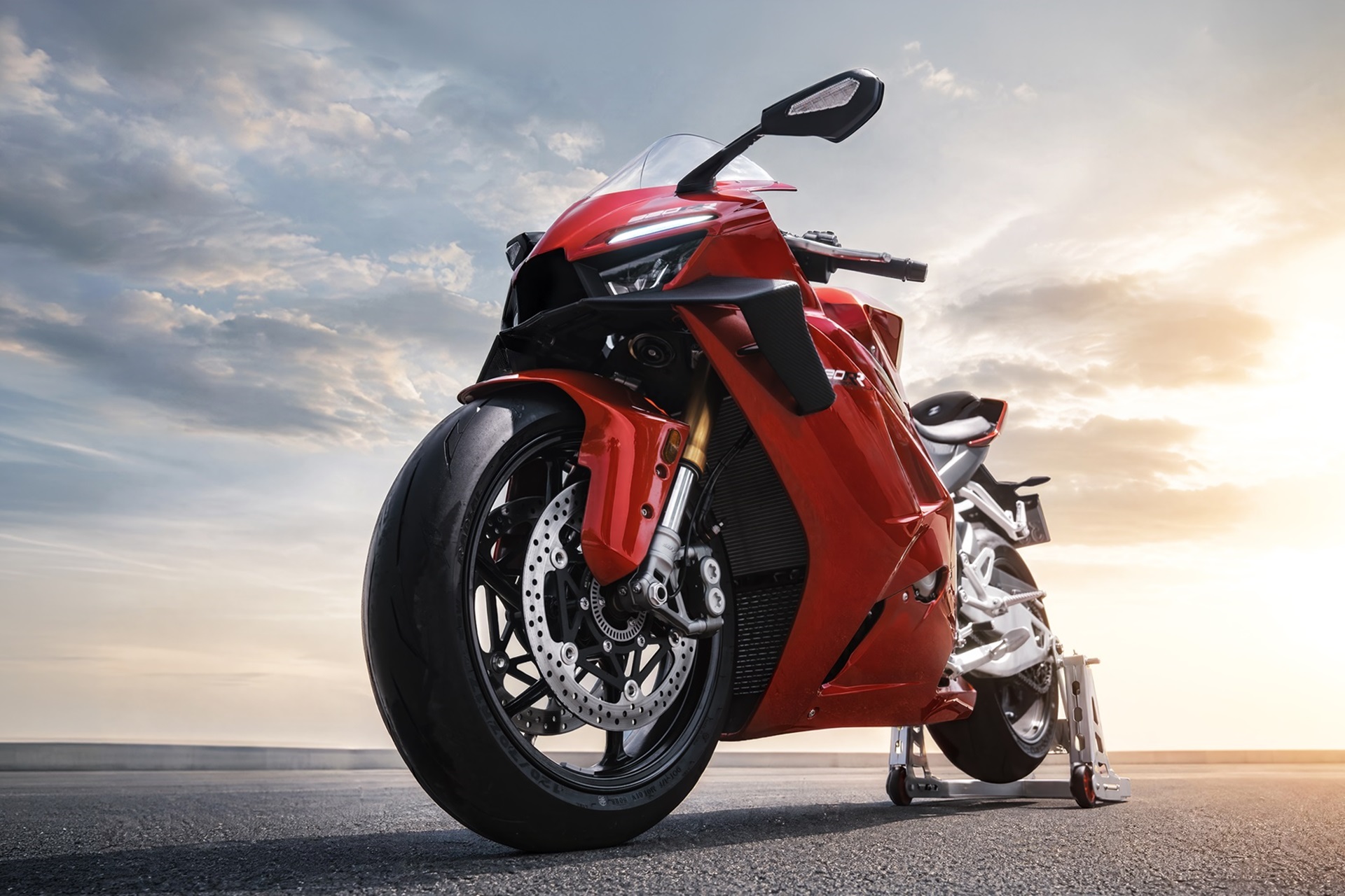 ZXMoto 通过推出网站和营销 2026 系列产品开始在西班牙的活动
