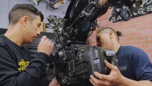 Steady Garage 用本田 CBR300 的发动机改造本田 Grom，结果令人惊讶