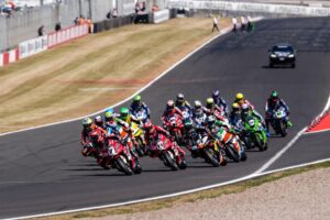 超级摩托车多宁顿 2026:Lecuona 首次亮相,但 Bulega 现在更像是领导者