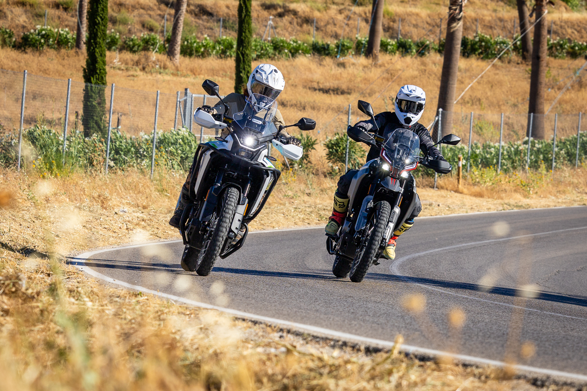 比较：Moto Morini Alltrhike 450 Vs CFMOTO 450MT
