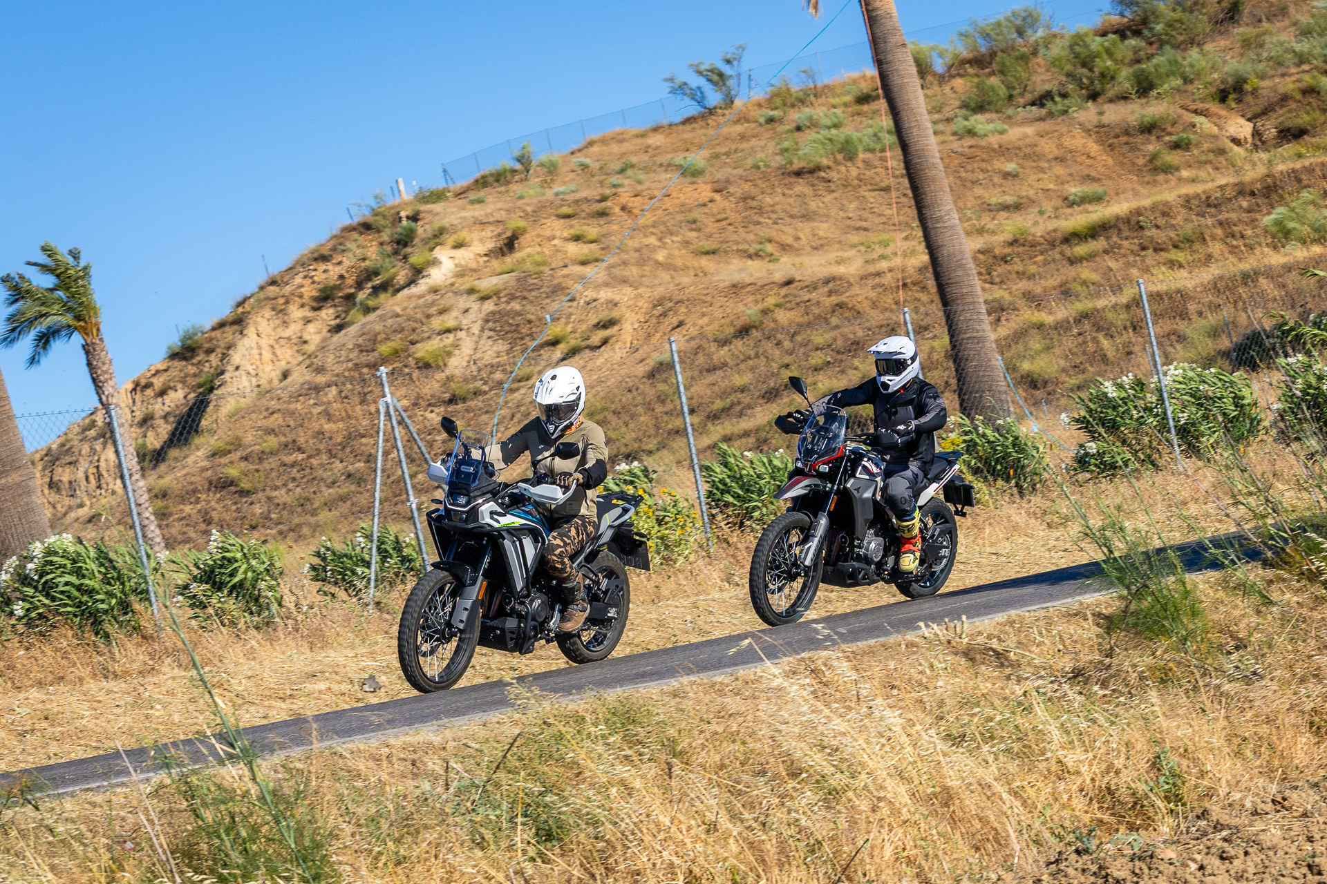 比较：Moto Morini Alltrhike 450 Vs CFMOTO 450MT