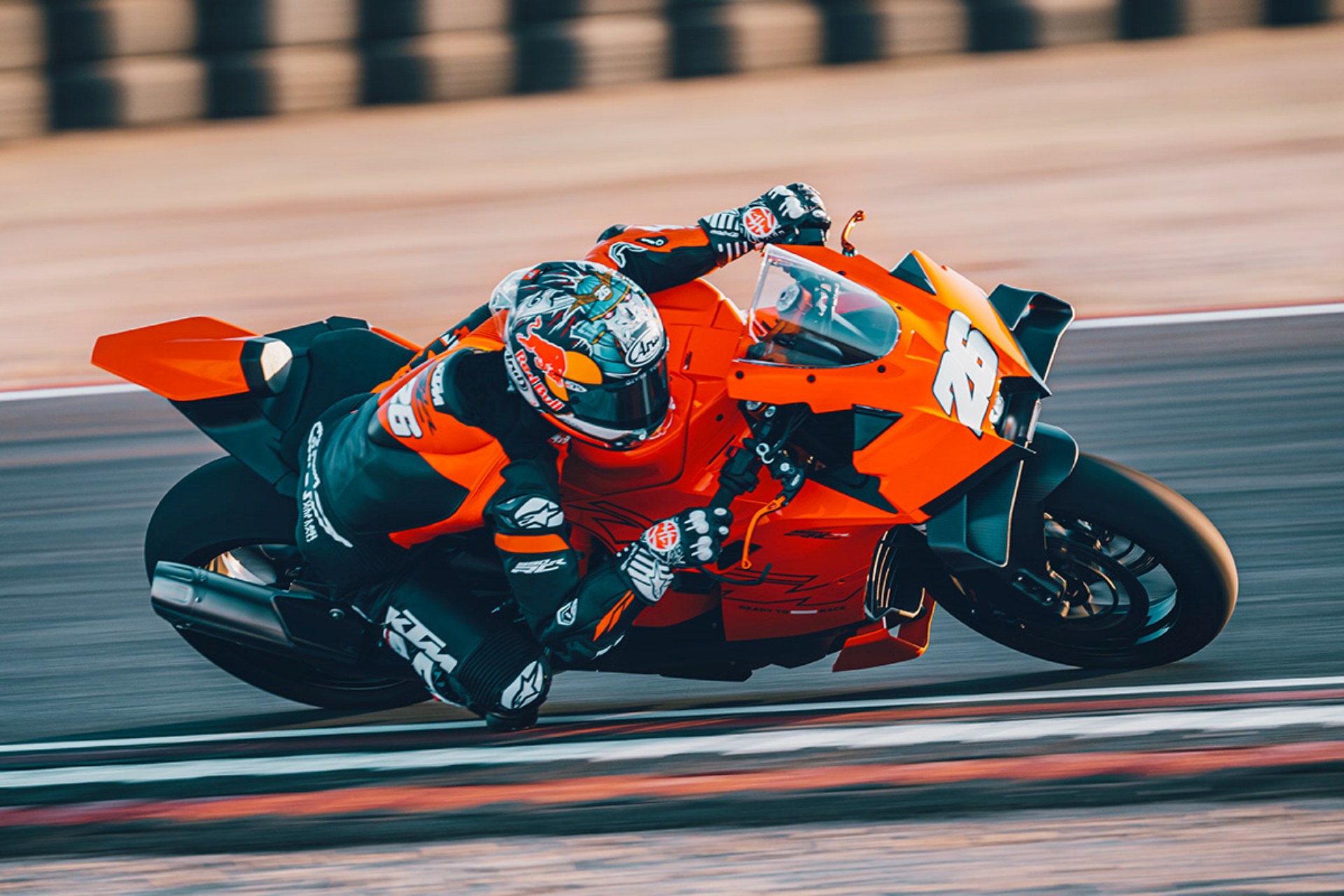 KTM 990 RC R 和 990 RC R 赛道 2026