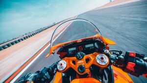 坚持住你的馅料！ KTM 准备了两款采用 MotoGP 技术的新型 RC