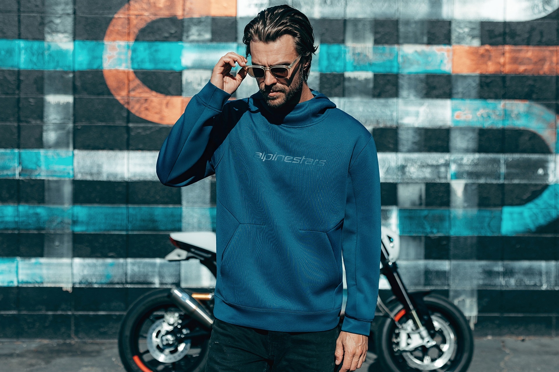 Alpinestars 为其 2026 年秋季全新运动装系列定下基调