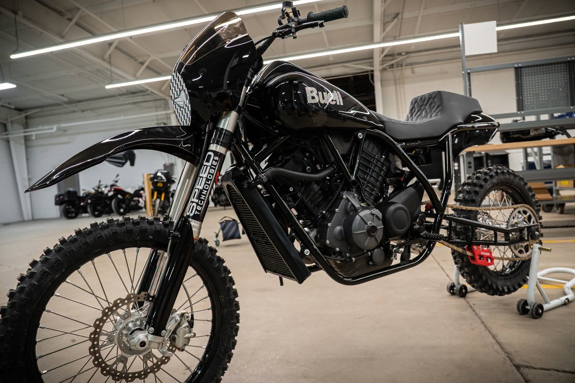 超级巡洋舰“山羊”：Buell 的多功能平台走向极限越野