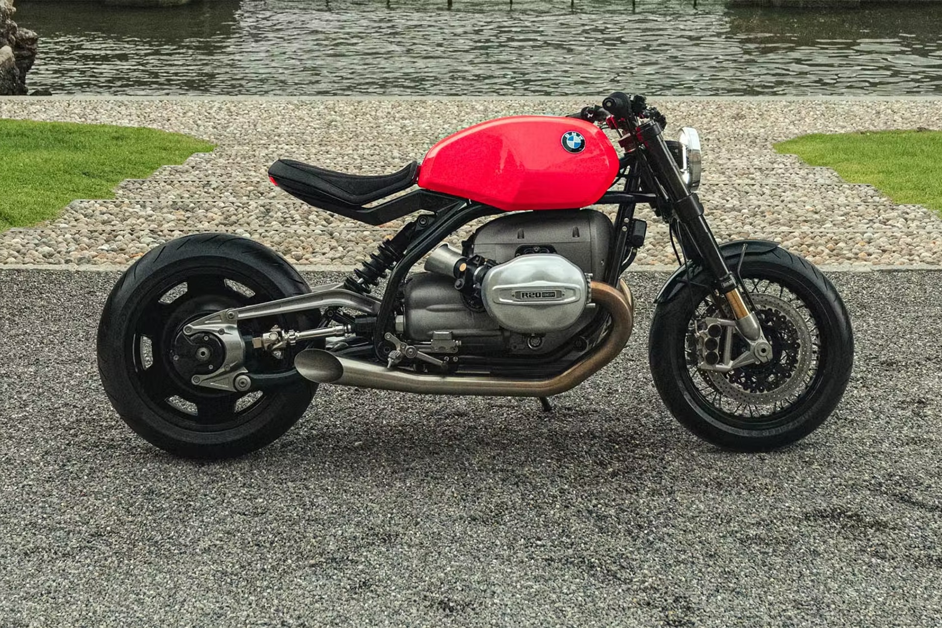 新款 BMW R20 在德国道路上完成开发