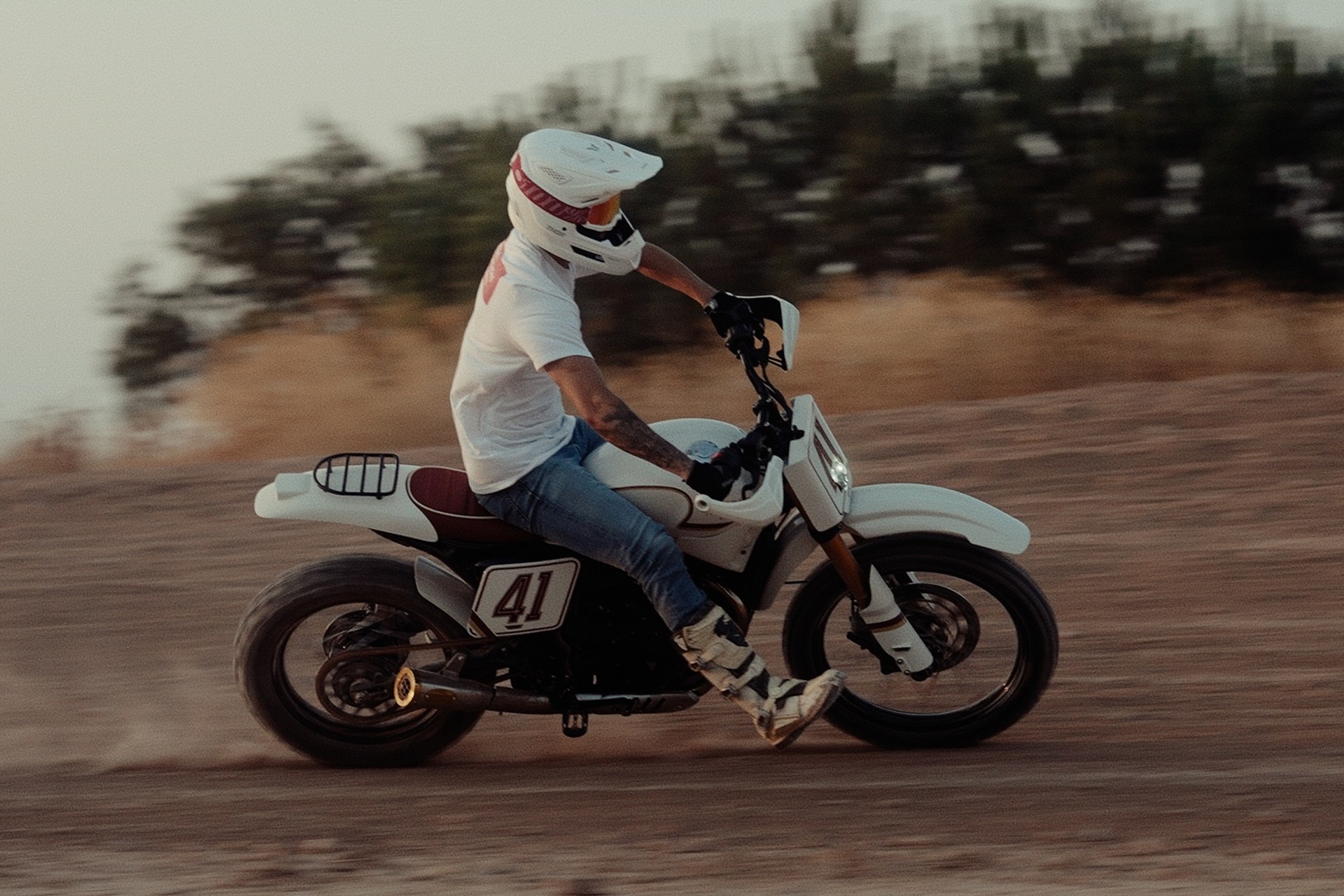 Tamarit Motorcycles 推出了 Triumph Originals 推出的激进越野车“Miura”