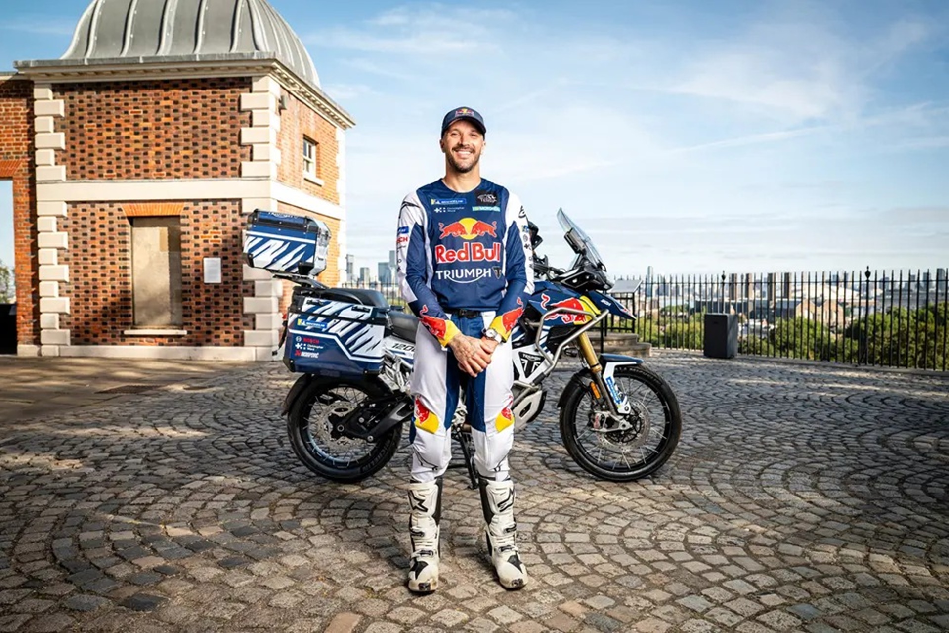 Sam Sunderland 回归创造了一项不可能的记录:他希望在 19 天内驾驶 Triumph Tiger 1200 环游世界
