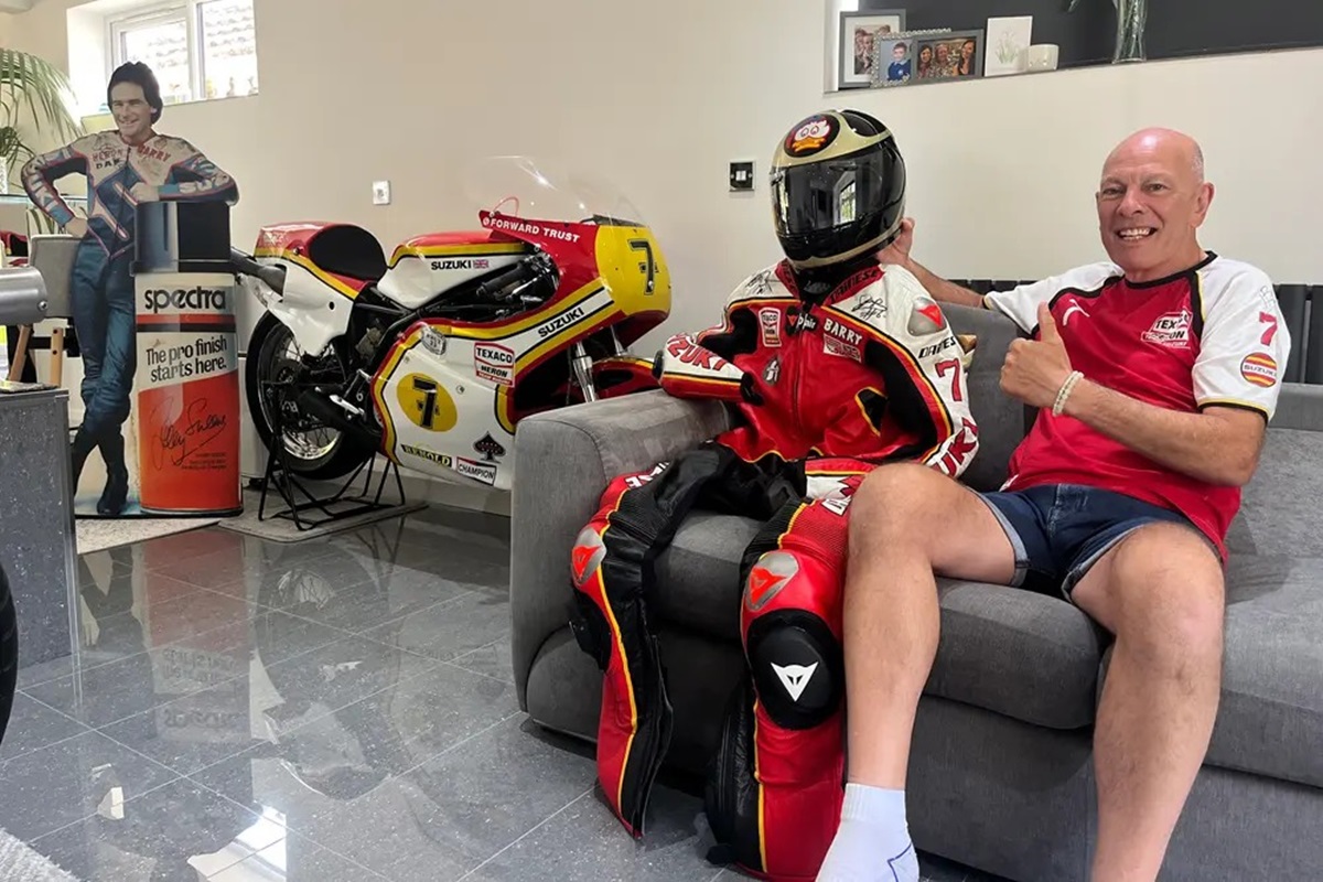 这件由 Dainese 设计的 Barry Sheene 复制品连身裤有了新主人