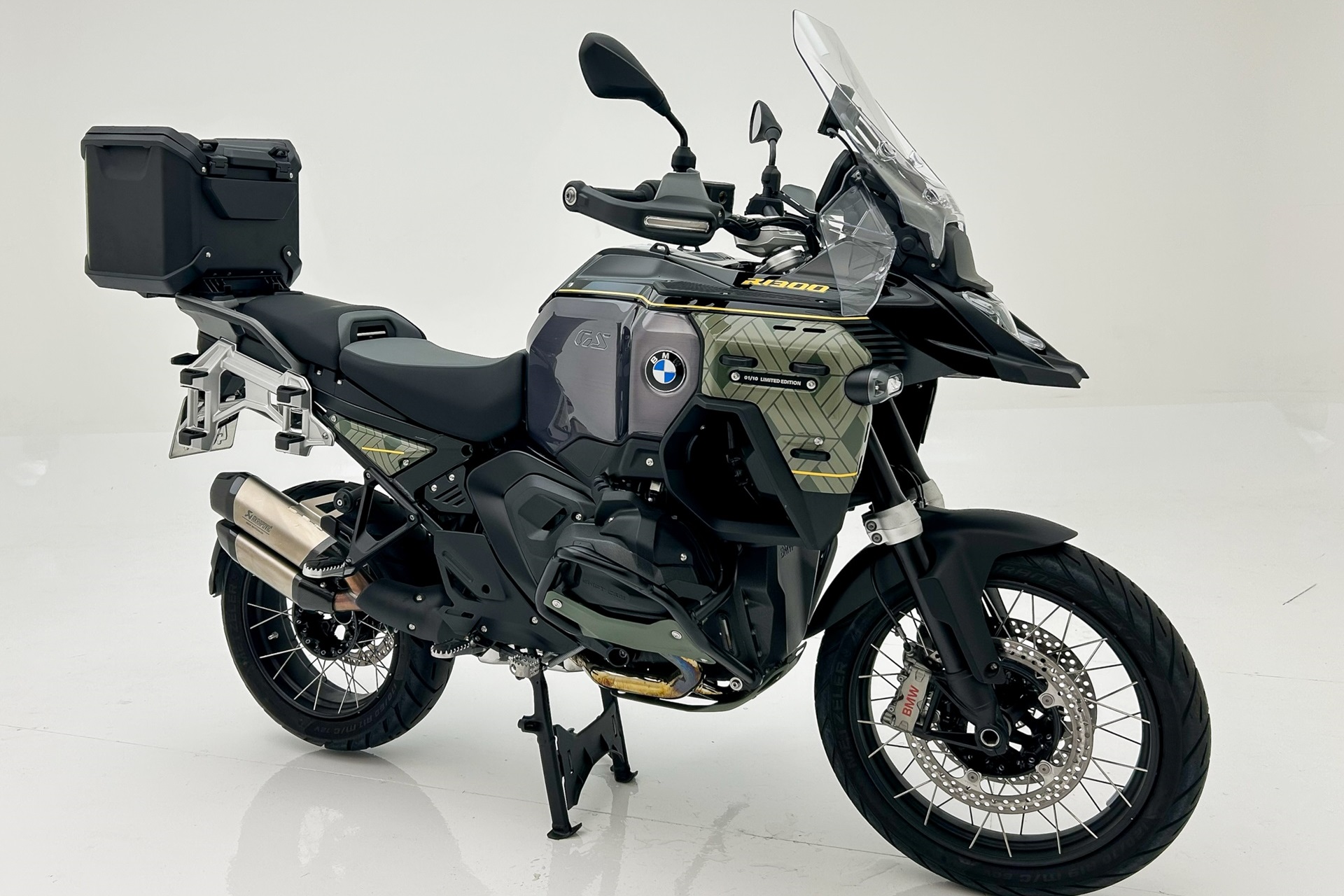 BMW 摩托车推出限量版 R 1300 GS Adventure 以庆祝非常特别的周年纪念日