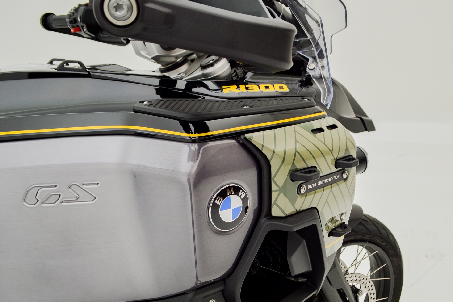BMW 摩托车推出限量版 R 1300 GS Adventure 以庆祝非常特别的周年纪念日