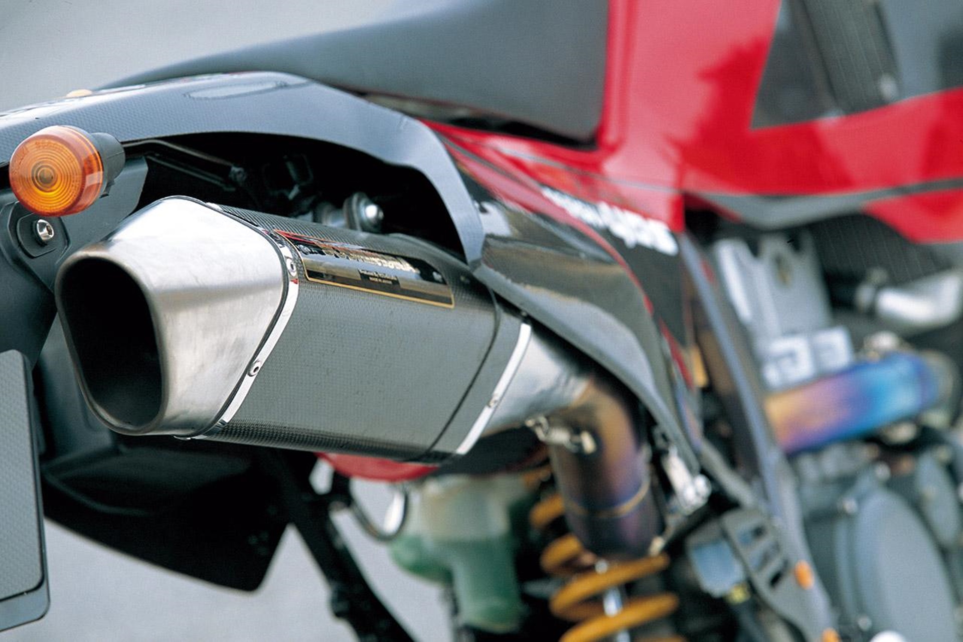 Yoshimura M450R：几十年前发明的权威 Supermotard