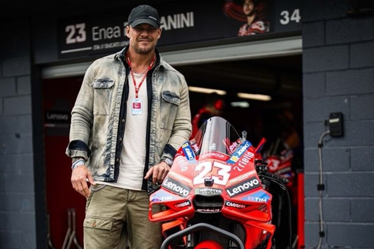 艾伦·里奇森 (Alan Ritchson) 将成为一部以 MotoGP 为背景的新电影的主角