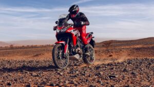 本田可能会在 2027 年推出革命性的 Africa Twin：900 cc V3 发动机和电动压缩机