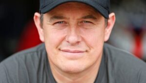 你不能错过，John McGuinness 汇集了他最史诗般的 IOMTT 自行车