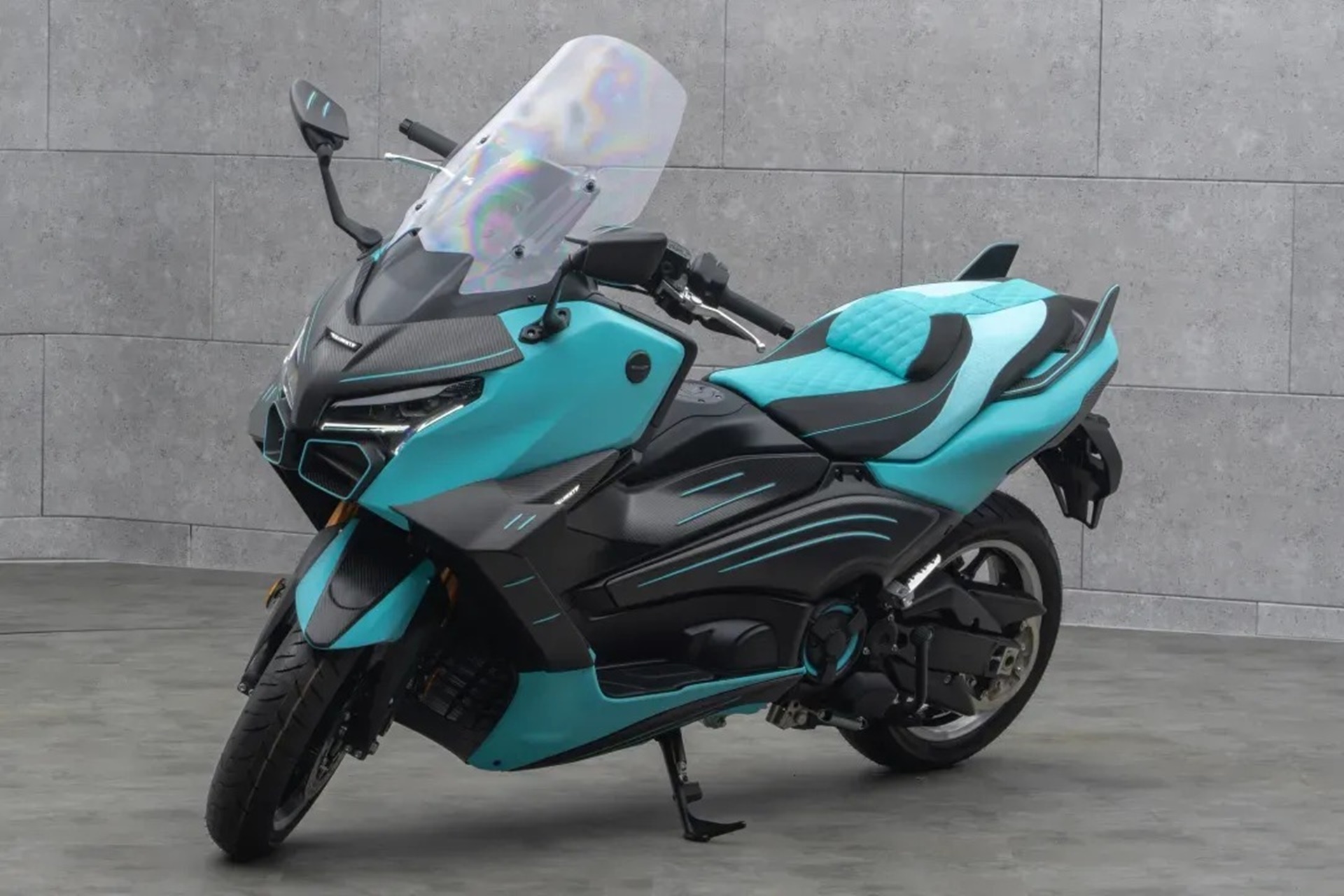 Mansory 在 T-Max 560 上展示其最新作品,忠实于其特色风格