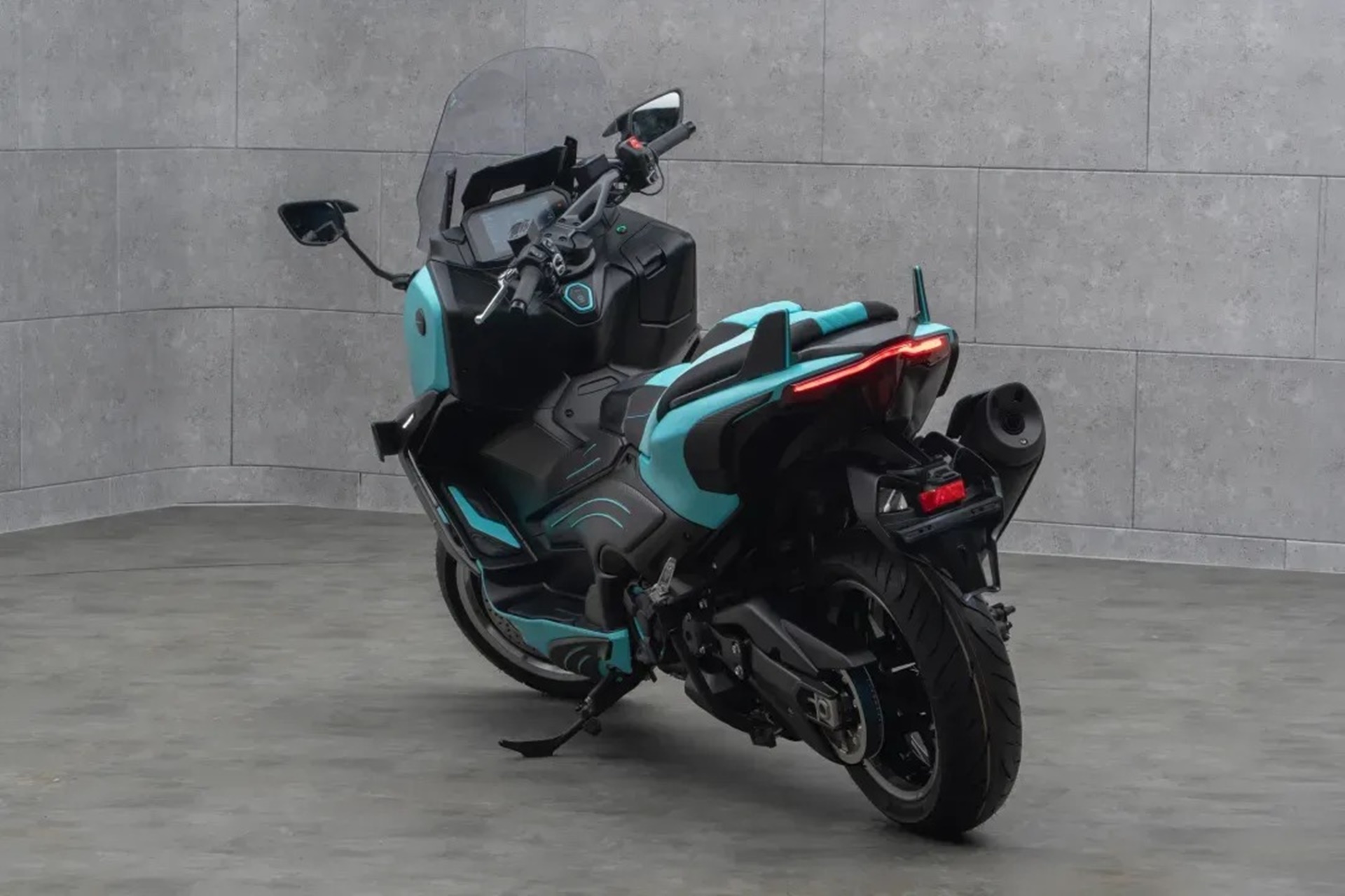 Mansory 在 T-Max 560 上展示其最新作品,忠实于其特色风格