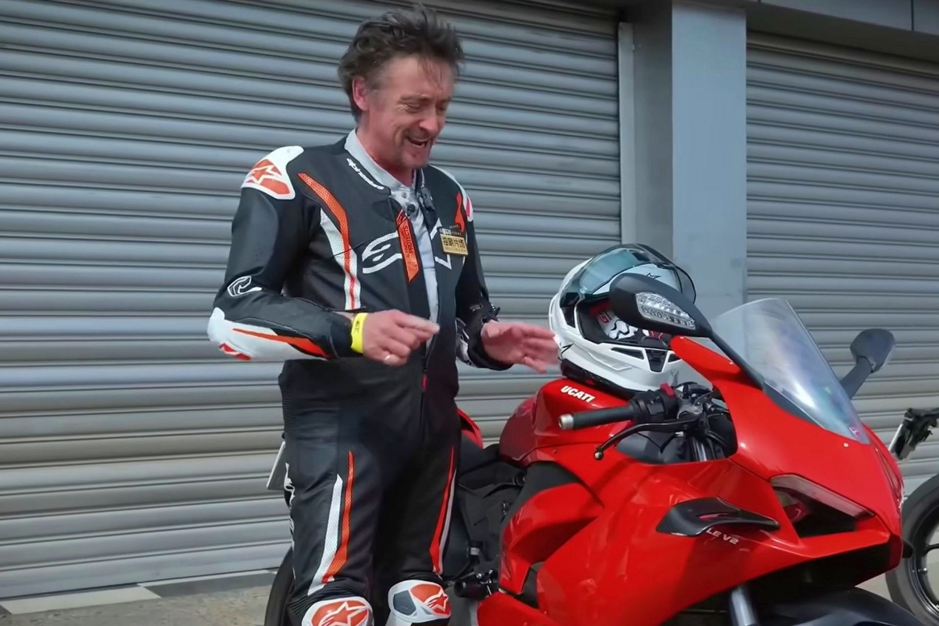 理查德·哈蒙德 ZXMoto 820RR 与杜卡迪 Panigale V2