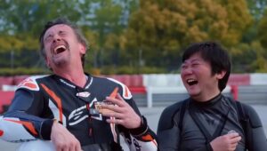 Richard Hammond 将 ZXMoto 820RR 与杜卡迪 Panigale V2 进行比较，并对结果感到惊讶