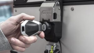 GIVI 取消了 BMW GS 的钥匙扣：新的箱子可以用摩托车的原始钥匙打开