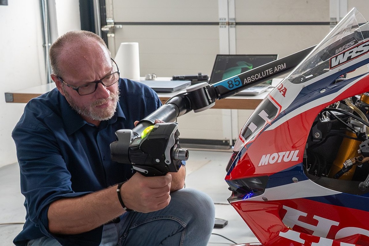 FIM 和 Hexagon 签署了 WorldSBK 摩托车设计验证协议