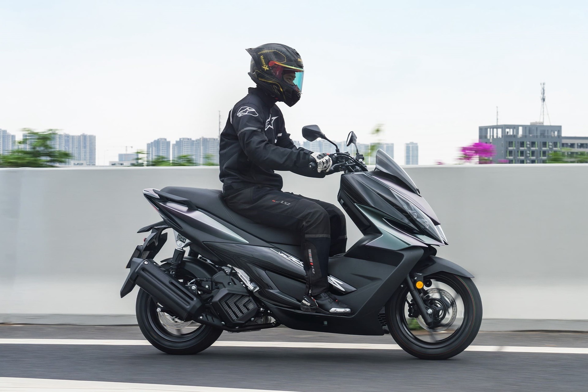 Zontes 通过新型 125V 扩展了其产品范围:108 kg、15 HP 和完整的技术设备