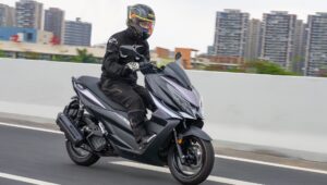 Zontes 通过新型 125V 扩展了其产品范围：108 kg、15 HP 和完整的技术设备