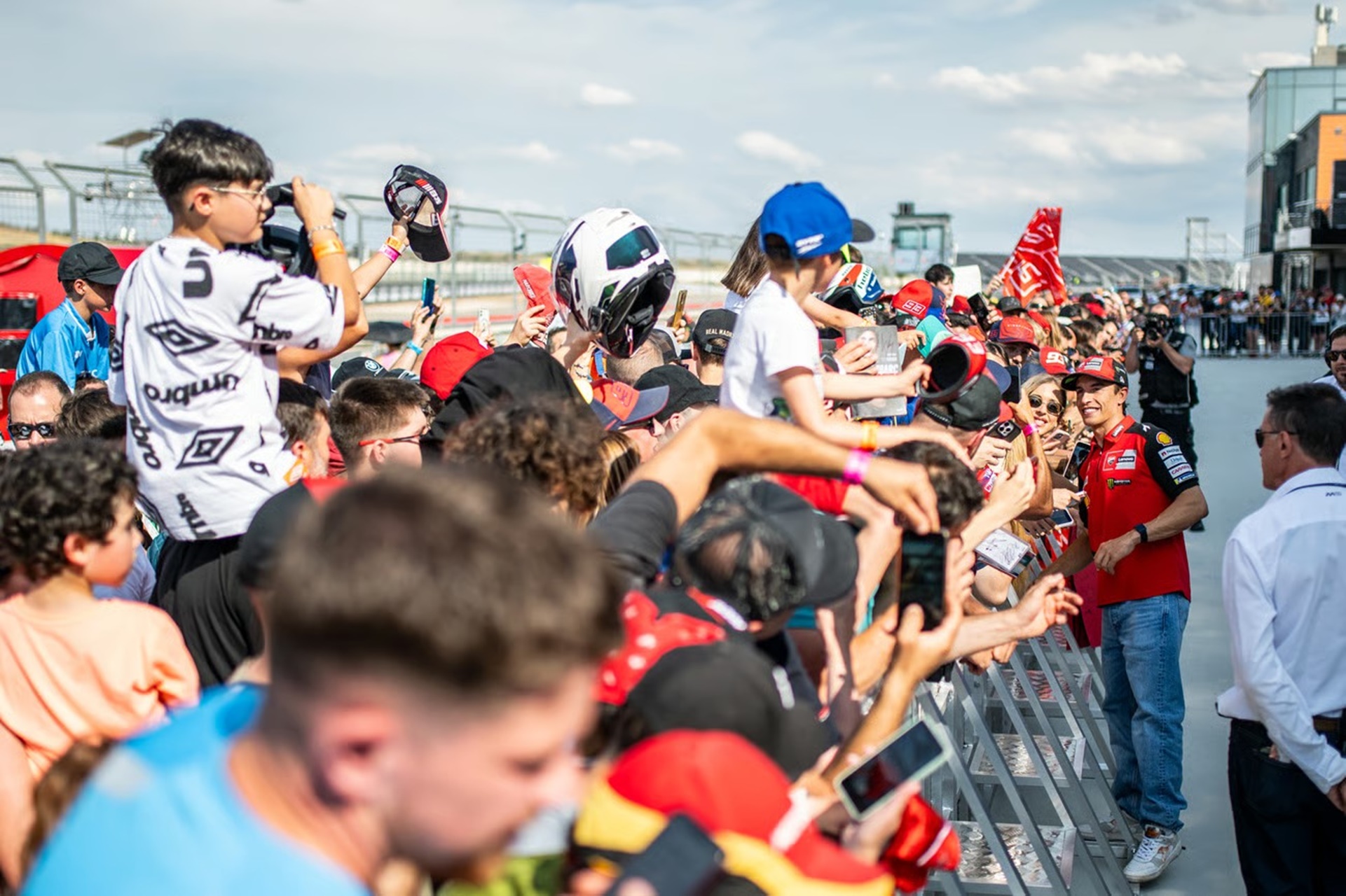 MotoGP“大篷车”开始在MotorLand推出