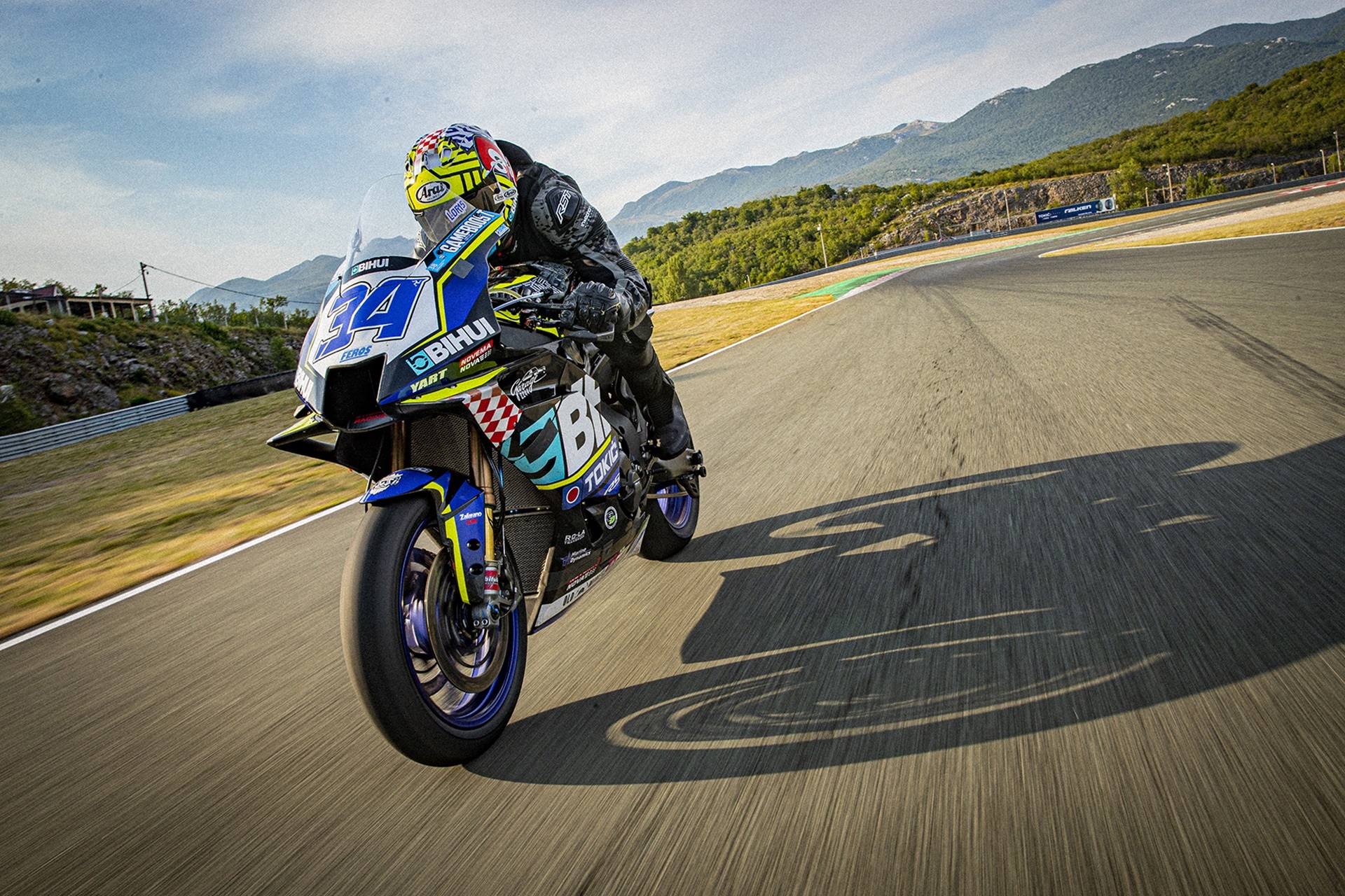 RST Race Collection:旨在从最运动的一面体验摩托车的系列