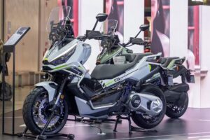 全新 Zontes ZT 552T 系列：力求成为该类别的标杆