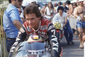 英国摩托车传奇人物巴里·希恩 (Barry Sheene) 入选 MotoGP 名人堂