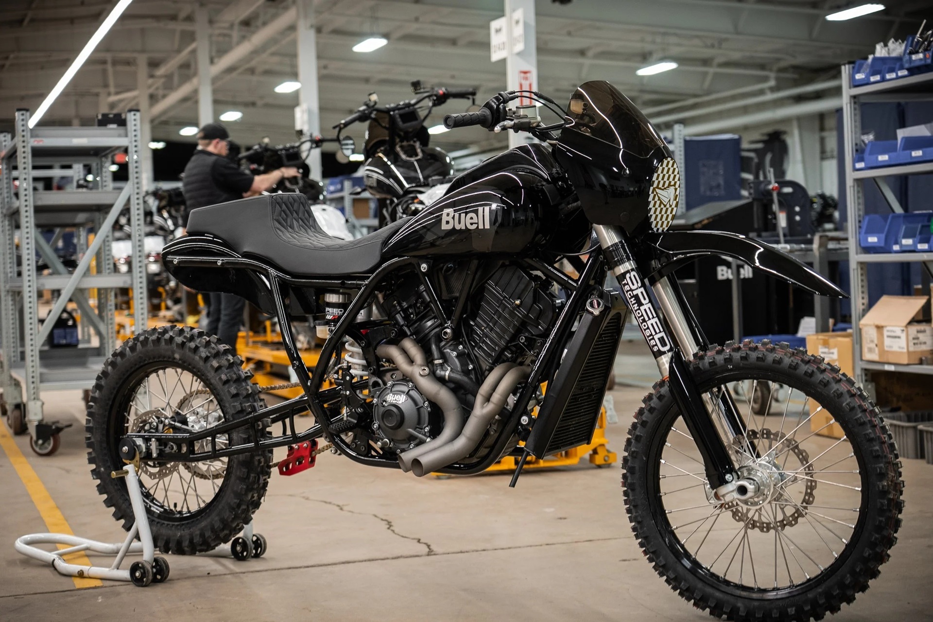 超级巡洋舰“山羊”：Buell 的多功能平台走向极限越野