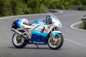Revv 摩托车的铃木 GSX-R750 SRAD