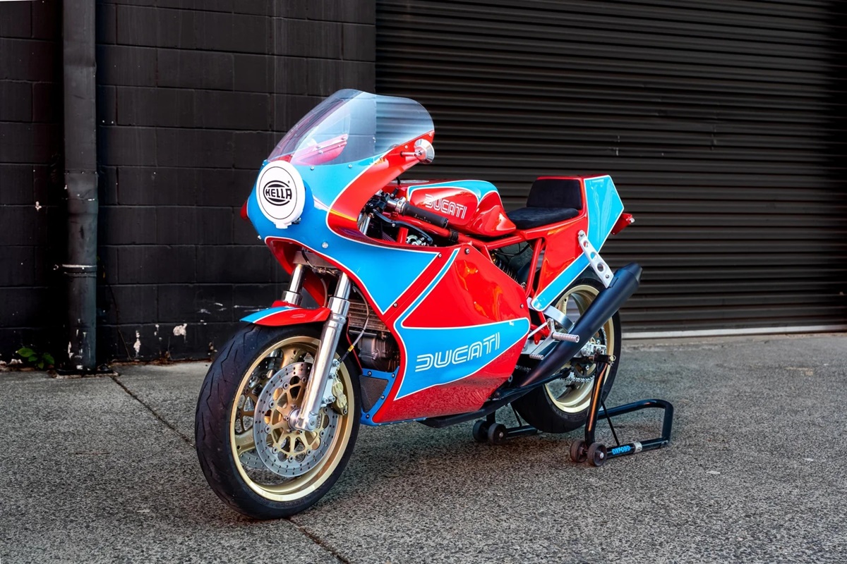1983 年杜卡迪 TT1 Racer 特制摩托车:经典造型与现代工艺的完美结合