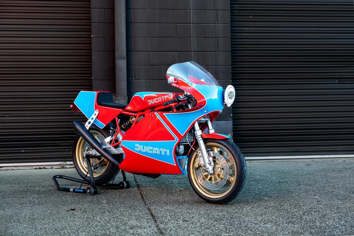 1983 年杜卡迪 TT1 Racer 特制摩托车:经典造型与现代工艺的完美结合