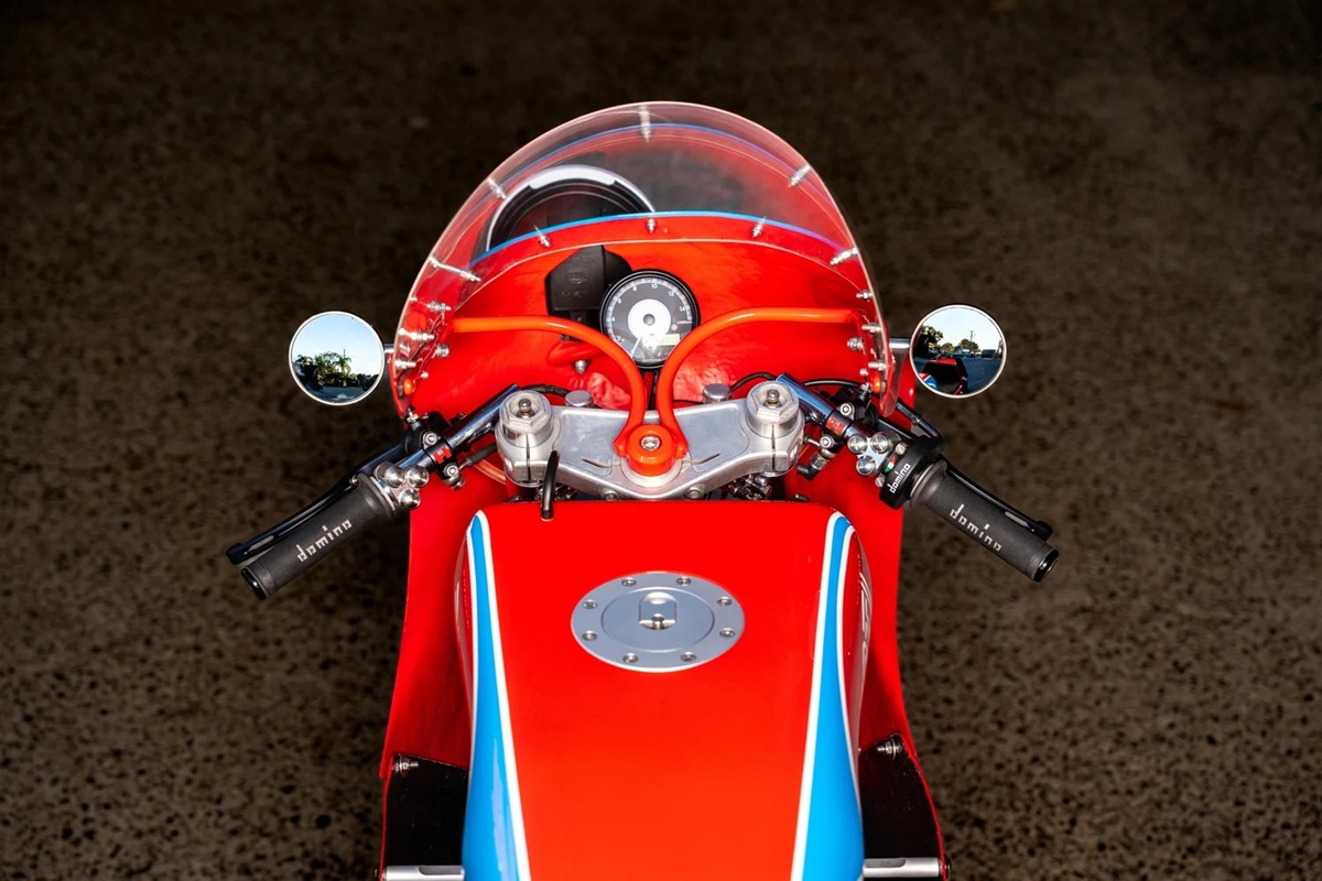 1983 年杜卡迪 TT1 Racer 特制摩托车:经典造型与现代工艺的完美结合