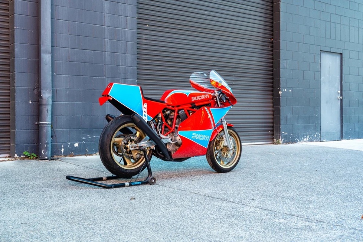 1983 年杜卡迪 TT1 Racer 特制摩托车:经典造型与现代工艺的完美结合