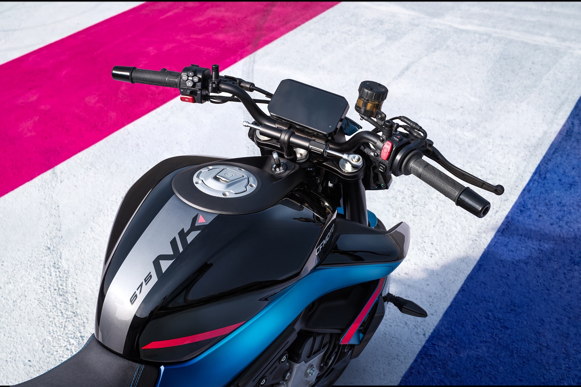 新款675NK Aspar版:CFMOTO用专属装饰将运动装扮得赤裸裸