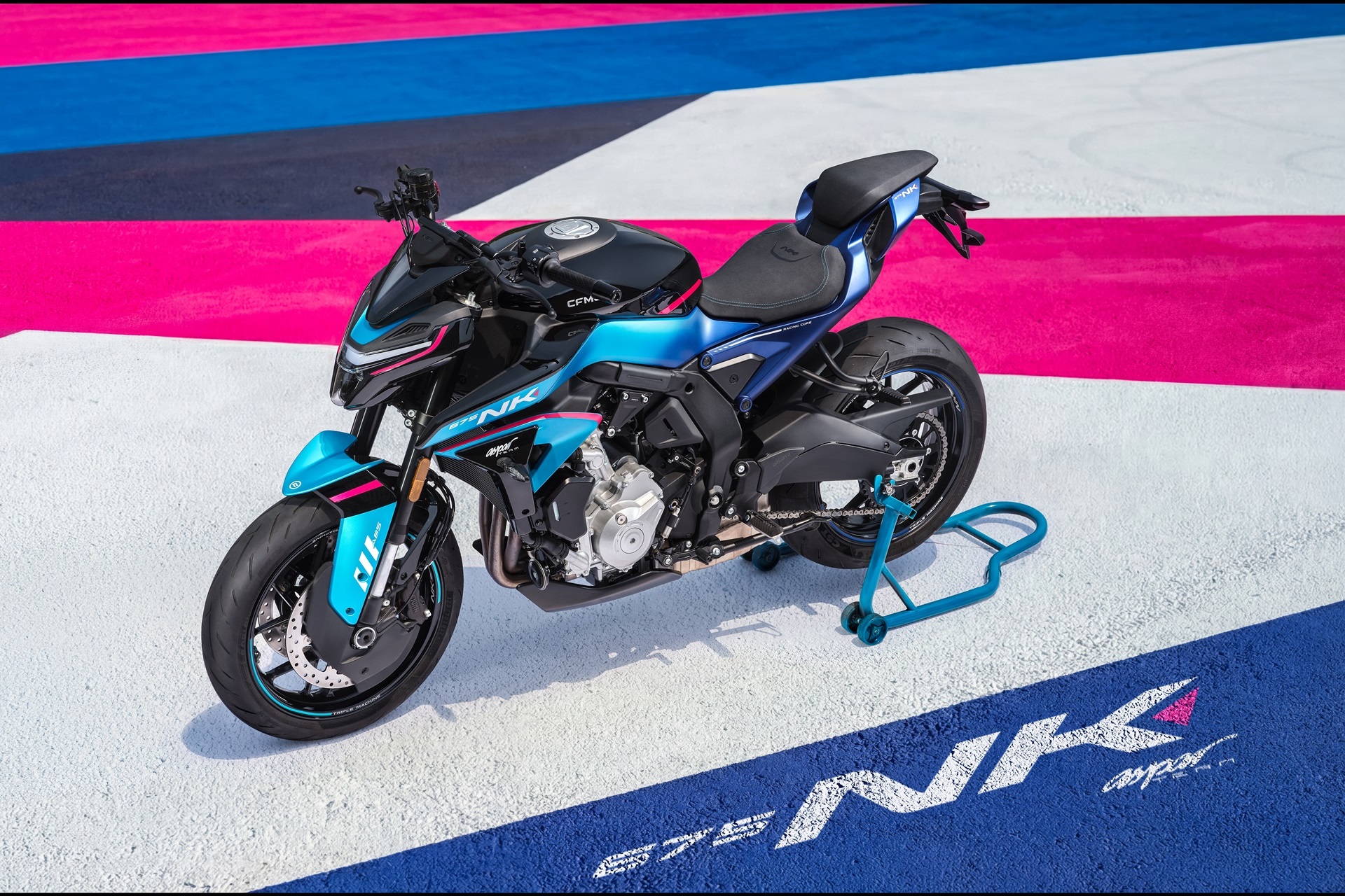 新款675NK Aspar版:CFMOTO用专属装饰将运动装扮得赤裸裸