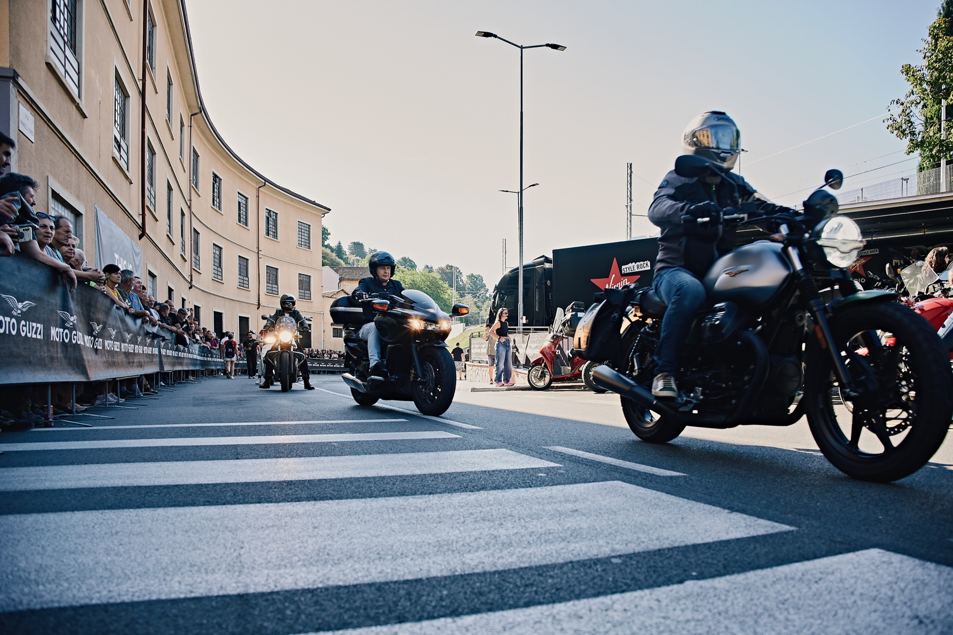 超过 60,000 名车迷参加 Moto Guzzi 2026 年世界日派对