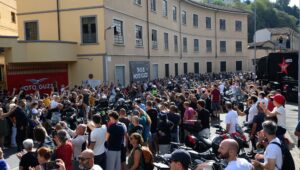 超过 60,000 名车迷参加 Moto Guzzi 2026 年世界日派对