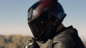 Nolan X-904 Ultra Carbon：“检测事故并寻求帮助”的优质头盔