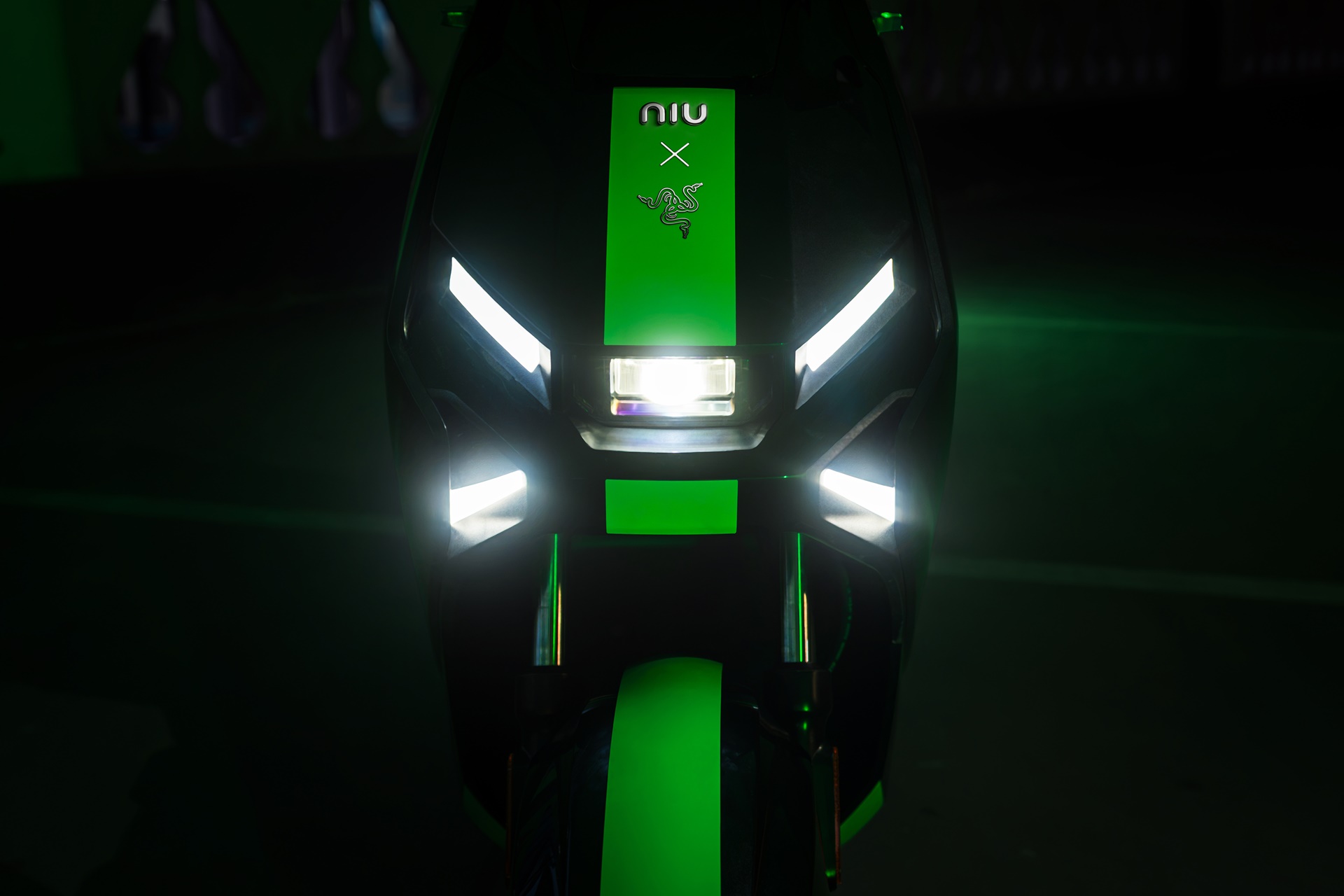 FQiX x Razer 特别版:标志性设计语言下的城市出行