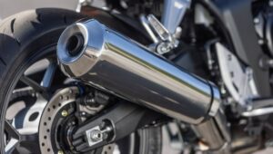 本田 CB750 Hornet 测试了近 100 个排气装置以找到完美的声音