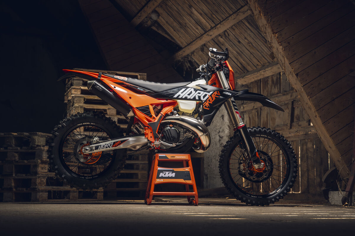 新款 KTM 300 EXC Hardenduro 2027:根据 Factory Racing DNA 开发