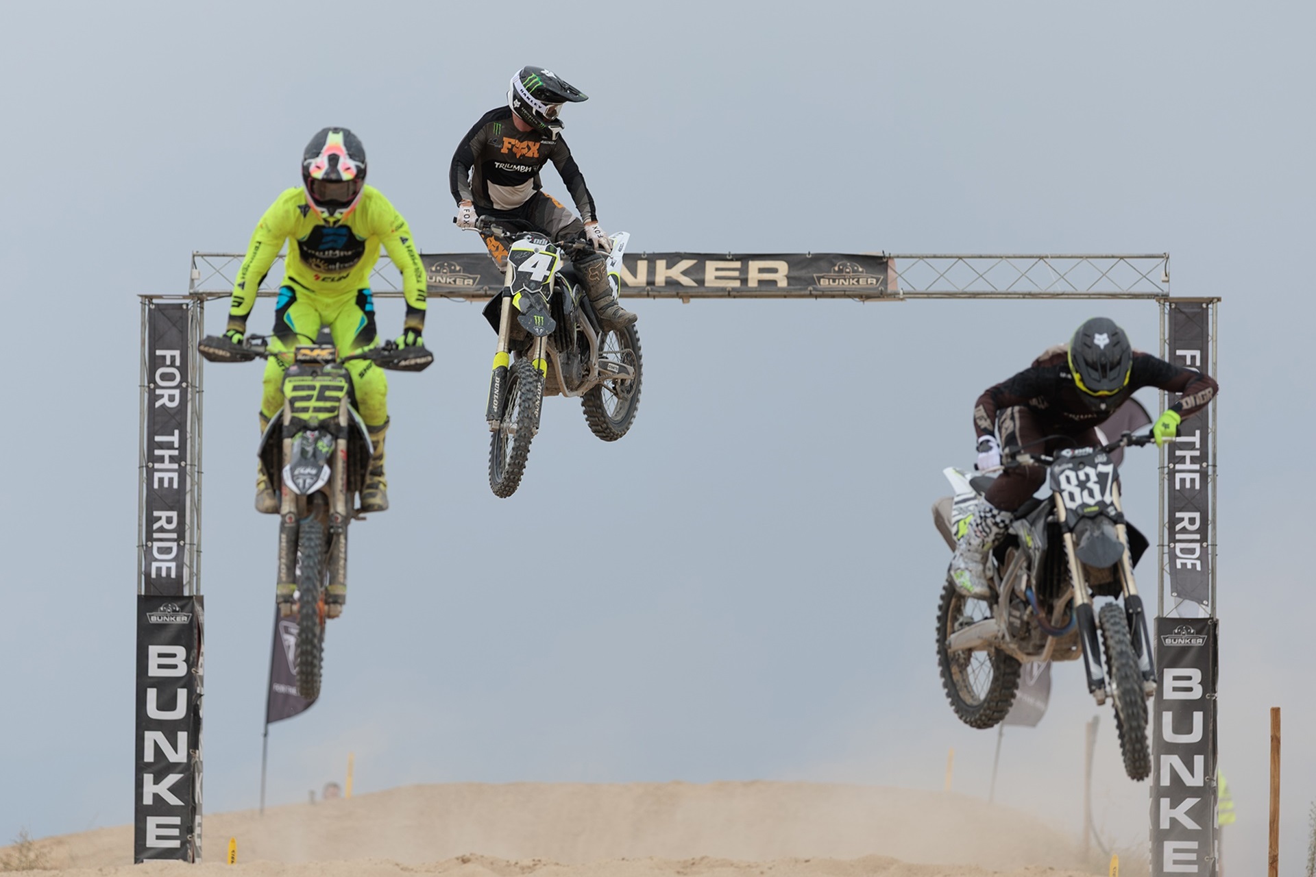 Triumph 将马德里变成越野之都:Ricky Carmichael 和 Iván Cervantes,一日教练