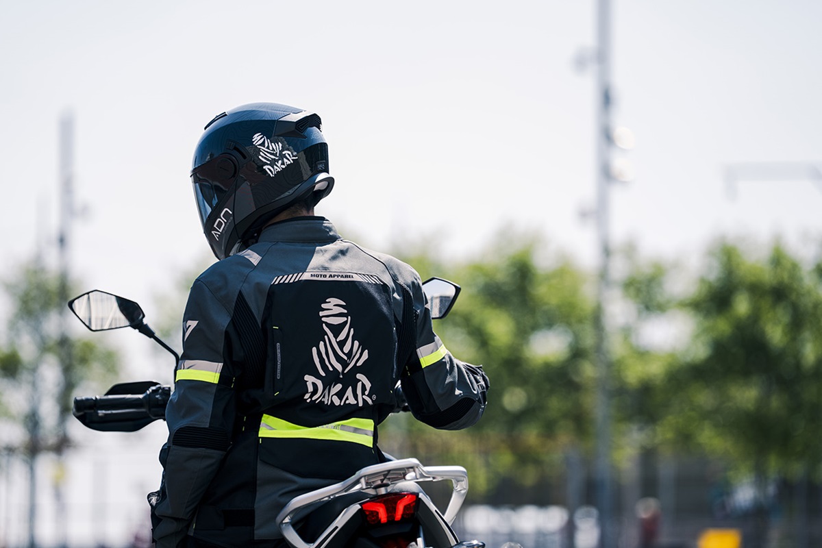 Invictus Moto 推出赫拉克勒斯达喀尔 (Heracles Dakar),这是与著名拉力赛官方合作的全新特别版夹克