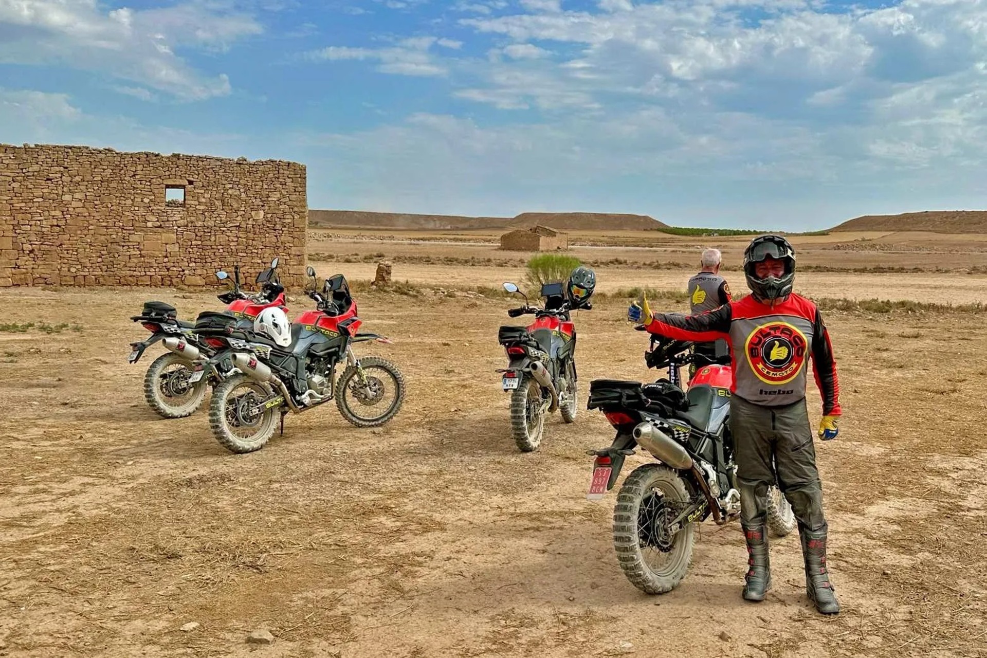 Bultaco 在洛斯莫尼格罗斯 (Los Monegros) 举行的测试中测试了新款 Rally GT 300