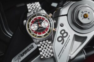全新 MV Agusta Jumbostar x Wyler Vetta 腕表:将工程转化为情感