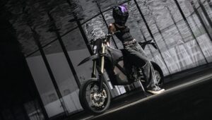 Stark VARG SM Sköll：123 kg、80 HP 和钛合金部件，打造非常特别的版本